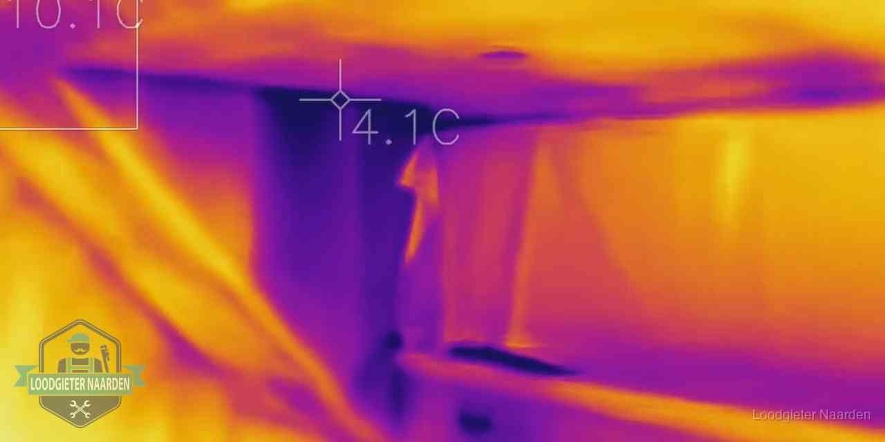 Warmtebeeldopname van een vloerconstructie tijdens lekdetectie in Naarden